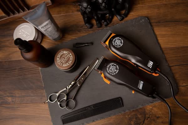 Barber aan het werk bij The Gentlemen's Cut
